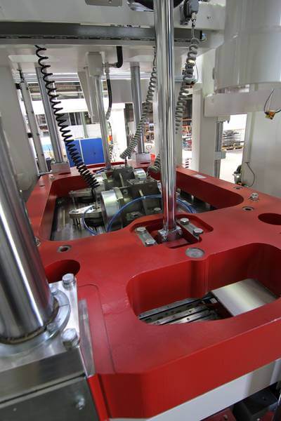 csm_hessgroup-concrete-block-machine-rh2000-tamper-head-vibration_38da45a930